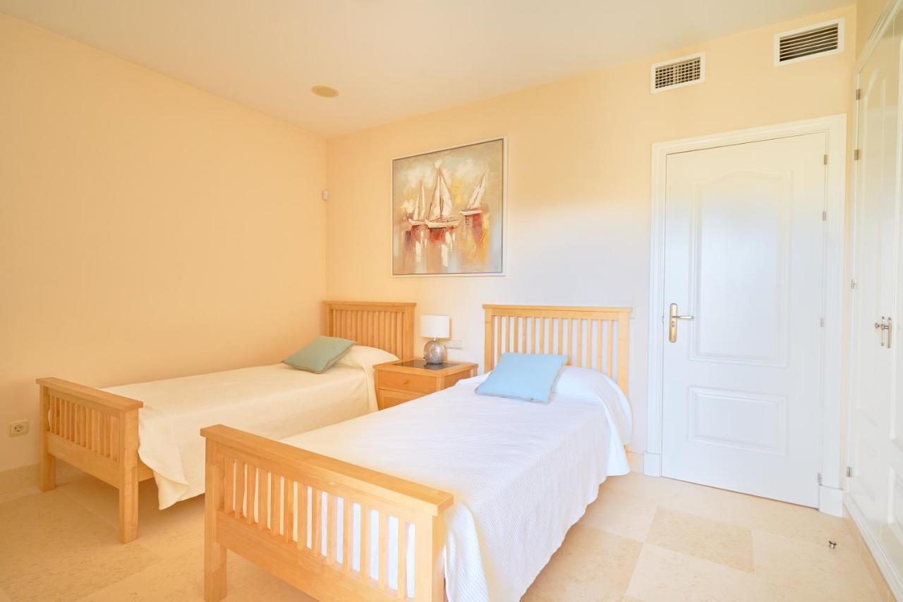 Capanes Del Golf Apartment Benahavis Bagian luar foto