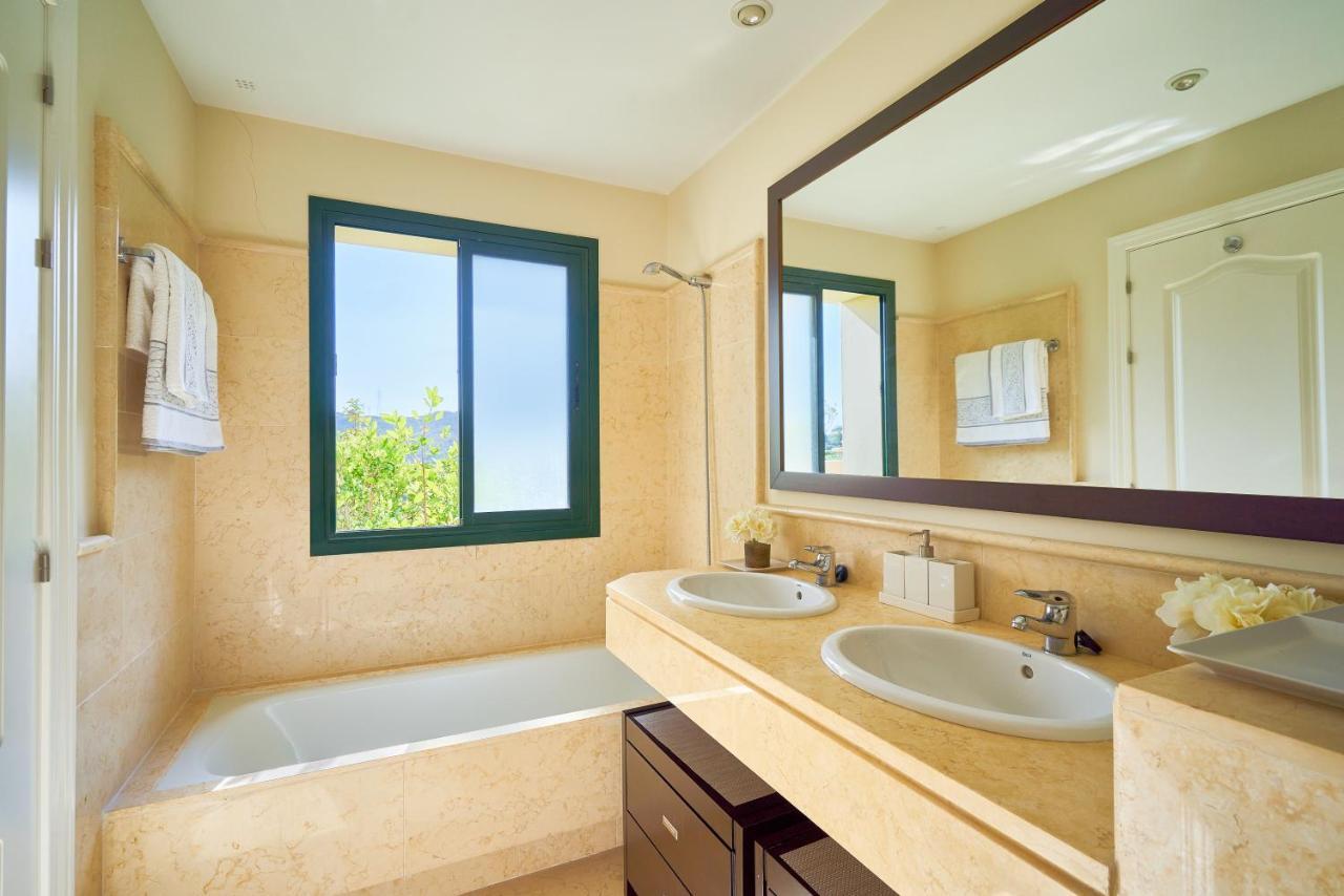 Capanes Del Golf Apartment Benahavis Bagian luar foto